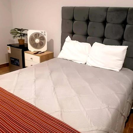 Hotel Sol De Ocucaje #1 San Antonio Екстериор снимка